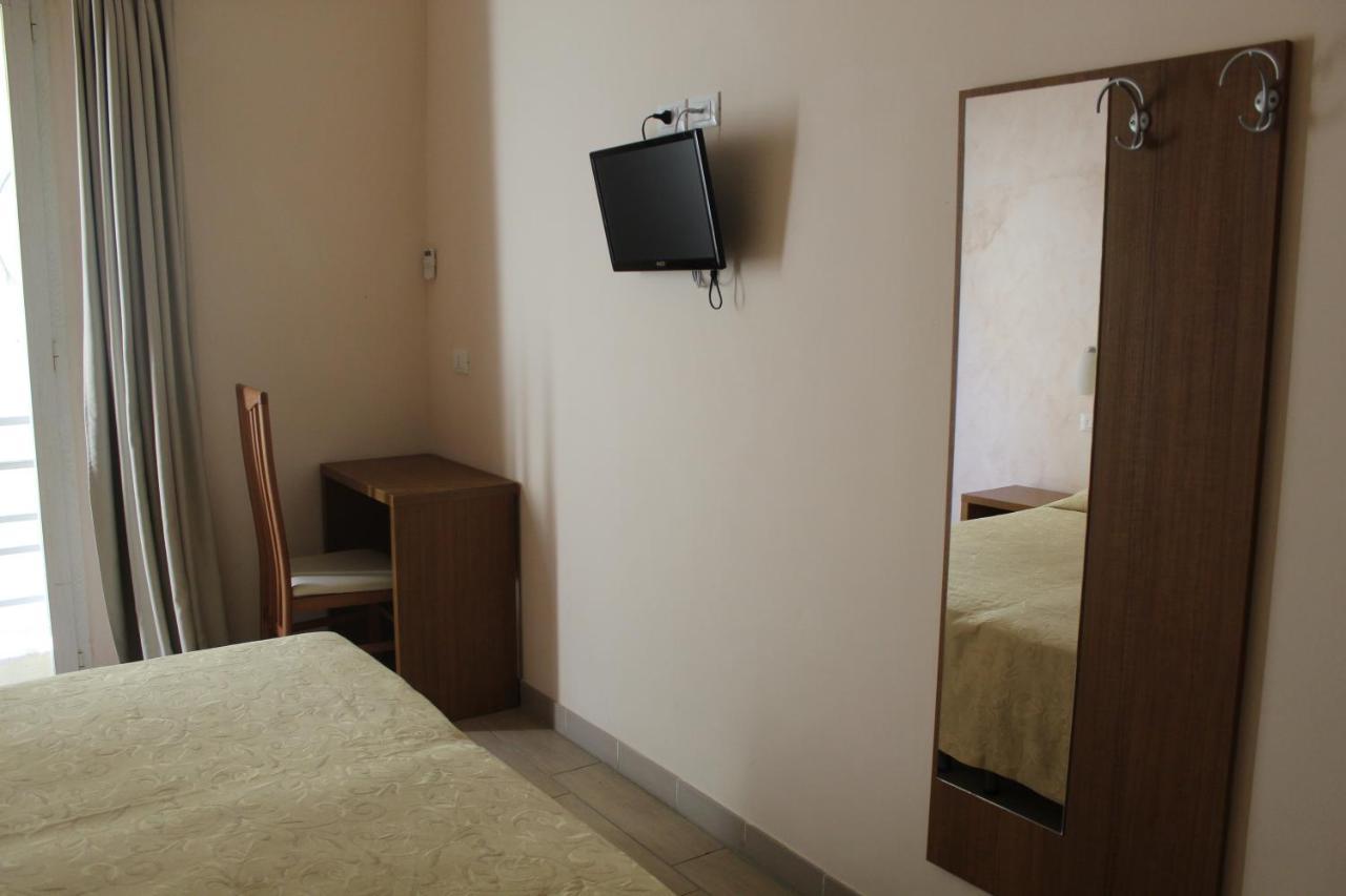 Hotel Adria Nuova Ρίμινι Εξωτερικό φωτογραφία